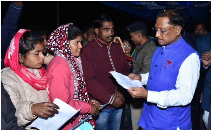 मुख्यमंत्री विष्णु देव साय ने अपने गांव बगिया में लोगों से की भेंट-मुलाकात...