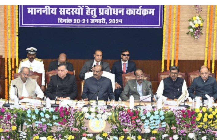 लोकसभा अध्यक्ष ओम बिरला ने आज यहां छत्तीसगढ़ विधानसभा में नवनिर्वाचित विधायकों के लिए आयोजित दो दिवसीय प्रबोधन कार्यक्रम का शुभारंभ किया...