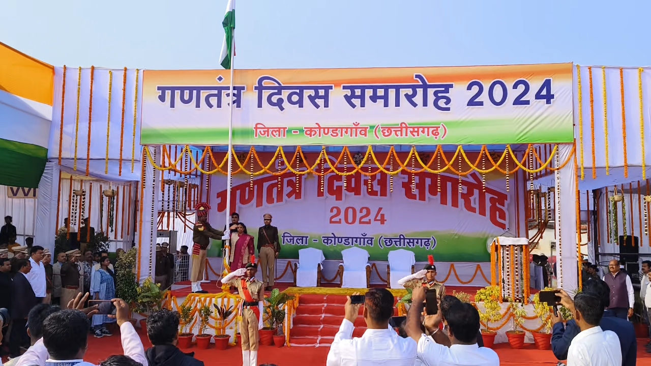 विधायक लता उसेंडी ने किया ध्वजारोहण...