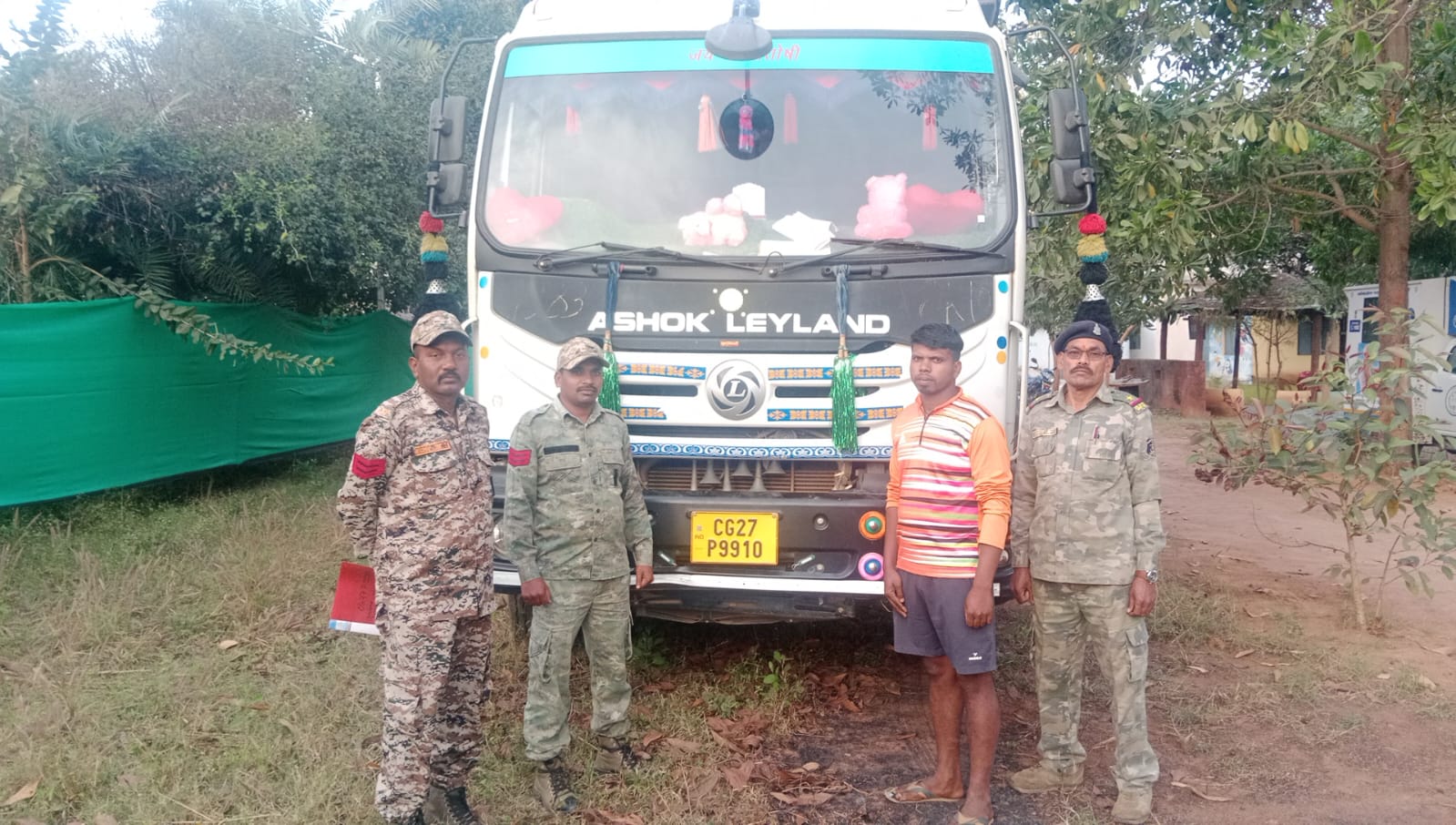 पुलिस ने किया अवैध रेत सहित हाईवा वाहन को जप्त, ...