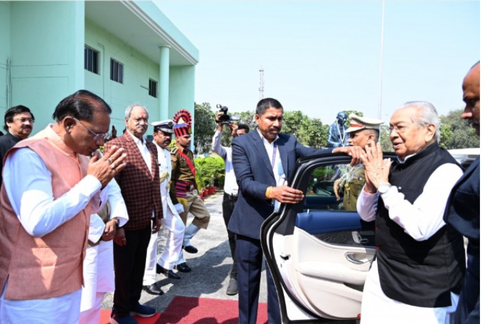 राज्यपाल विश्वभूषण हरिचंदन पहुंचे विधानसभा, मुख्यमंत्री सहित अन्य नेताओं ने किया स्वागत...