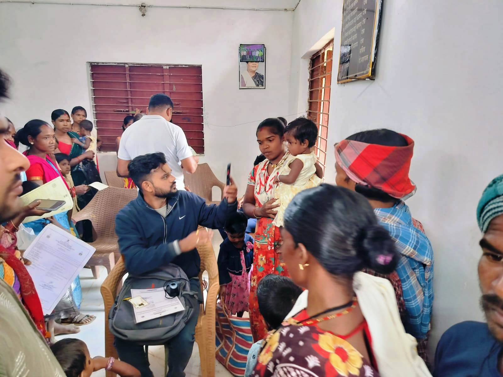 सुदूर ग्राम कुधुर में डाक विभाग ने लगाया आधार पंजीयन व खाता खुलवाने का कैम्प...