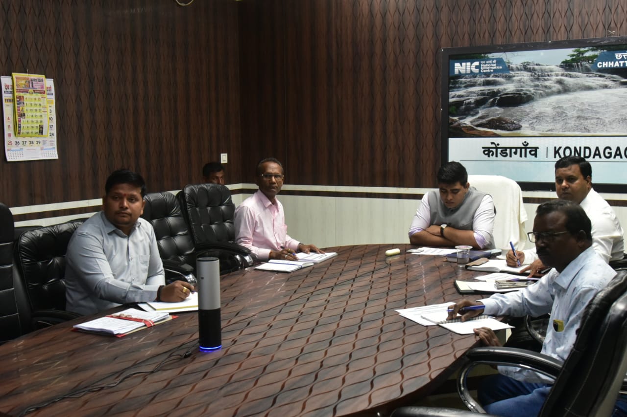 कलेक्टर ने वीडियो कांफ्रेंसिंग के माध्यम से की आवास तथा विश्वकर्मा योजना की समीक्षा...