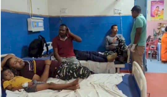 सीआरपीएफ जवानों से भरी एंबुलेंस पलटी,11 जवान घायल….