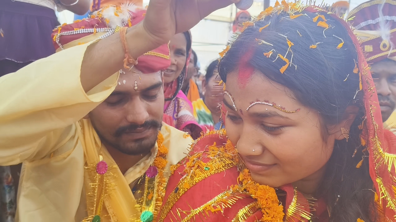 मुख्यमंत्री कन्यादान सामूहिक विवाह में 120 जोड़ों परिणय सूत्र में बंधे, विधायक सहित अन्य जनप्रतिनिधियों ने दिया आशीर्वाद…