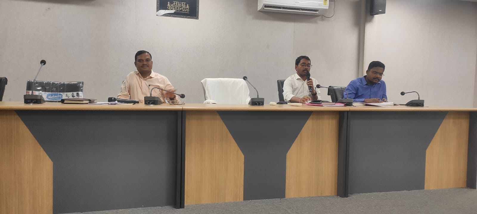 <em>बुजुर्ग और दिव्यांग मतदाताओं को घर पहुंचकर कराया जाएगा मतदान</em>