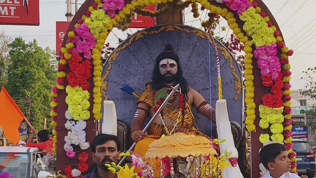 ब्राह्मण समाज ने मनाया परशुराम जयंती, निकाली शोभायात्रा..