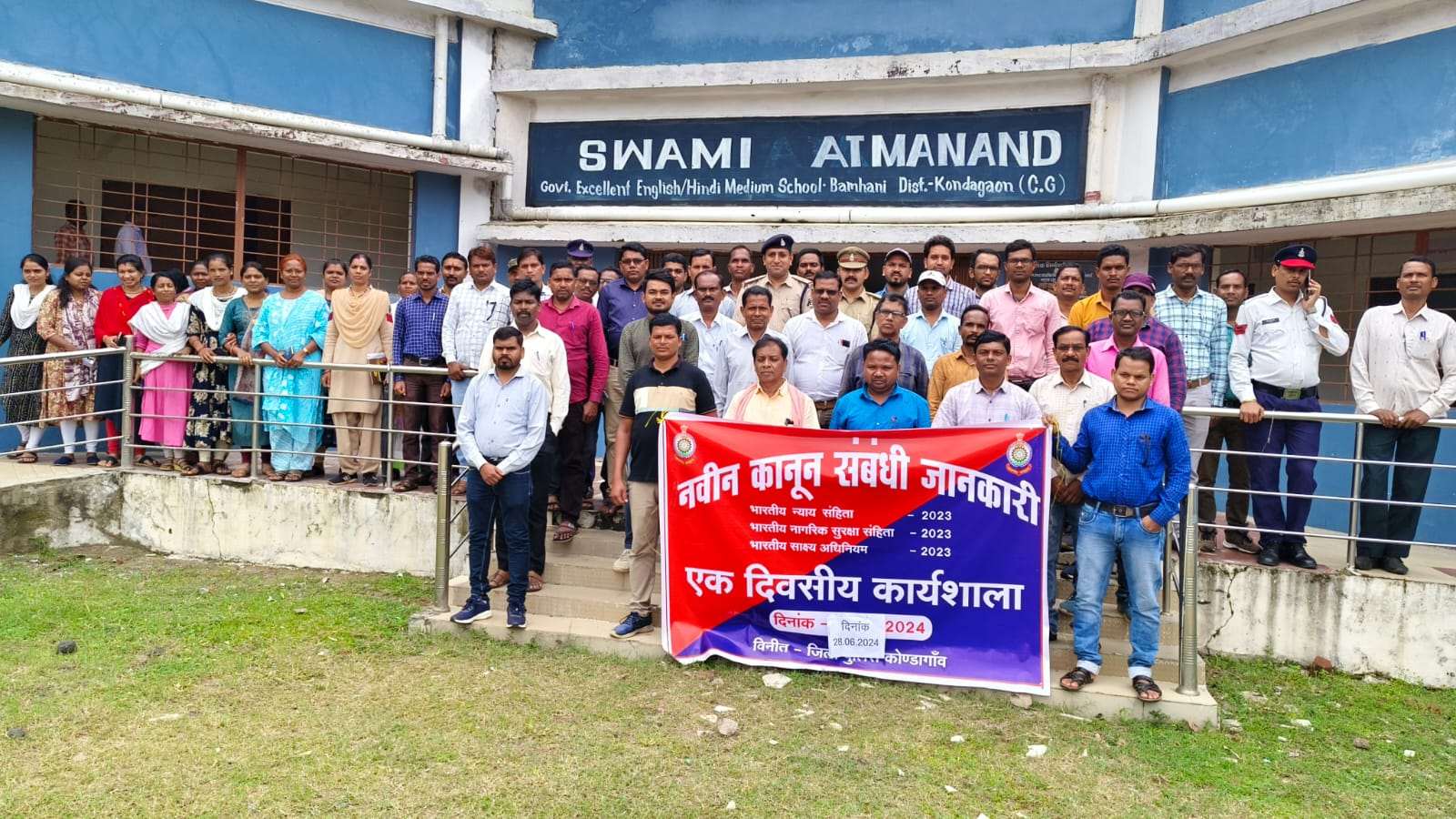 1जुलाई से लागू होने वाले कानून के प्रति पुलिस आम नागरिकों में चला रही जागरूकता अभियान