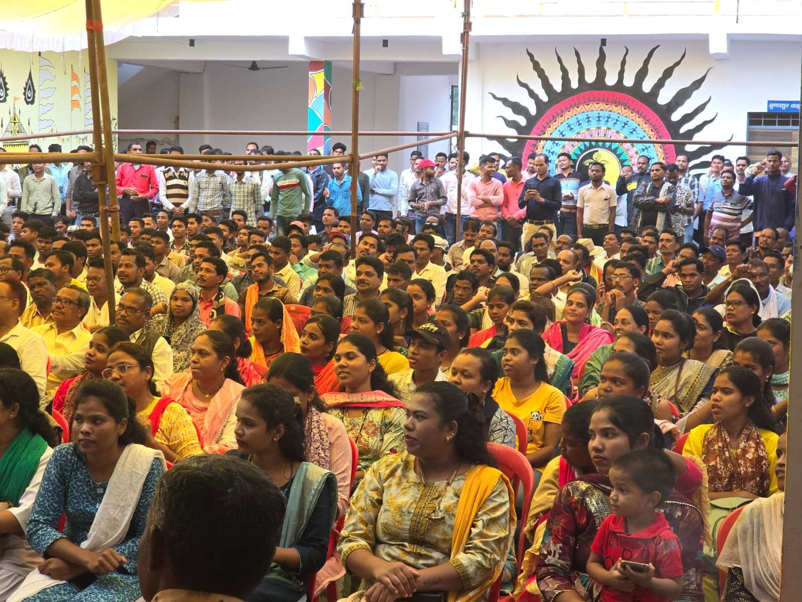 मूल निवासी समाज ने एक दिवसीय प्रदर्शन कर मुख्यमंत्री के नाम सौंपा ज्ञापन