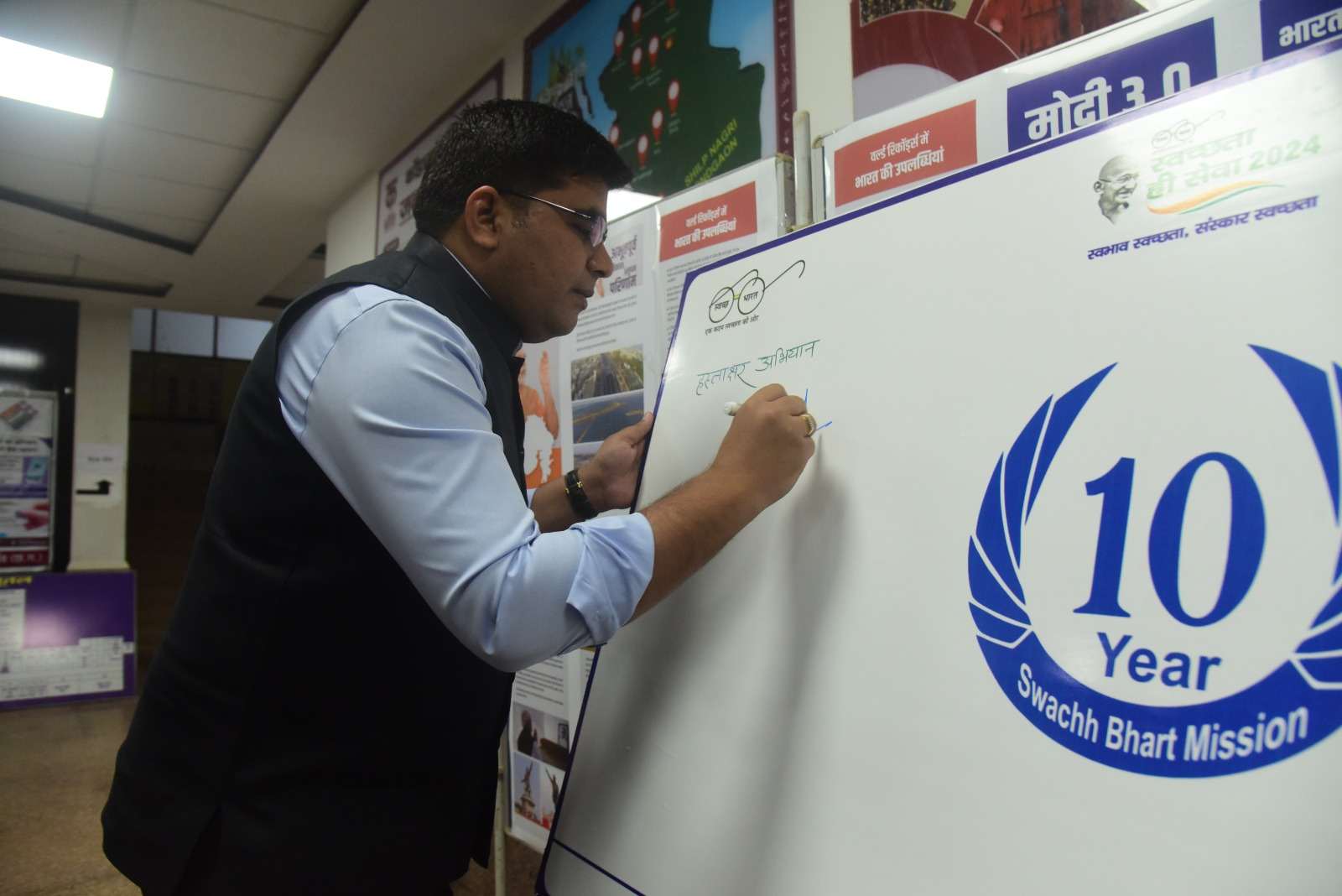 कलेक्टर कुणाल दुदावत ने स्वच्छता अभियान में अधिक से अधिक जनभागीदारी देने की अपील..