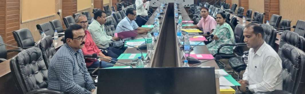 कलेक्टर ने बेहतर परीक्षा परिणाम के लिए  केन्द्रीय विद्यालय को दिए आवश्यक निर्देश..