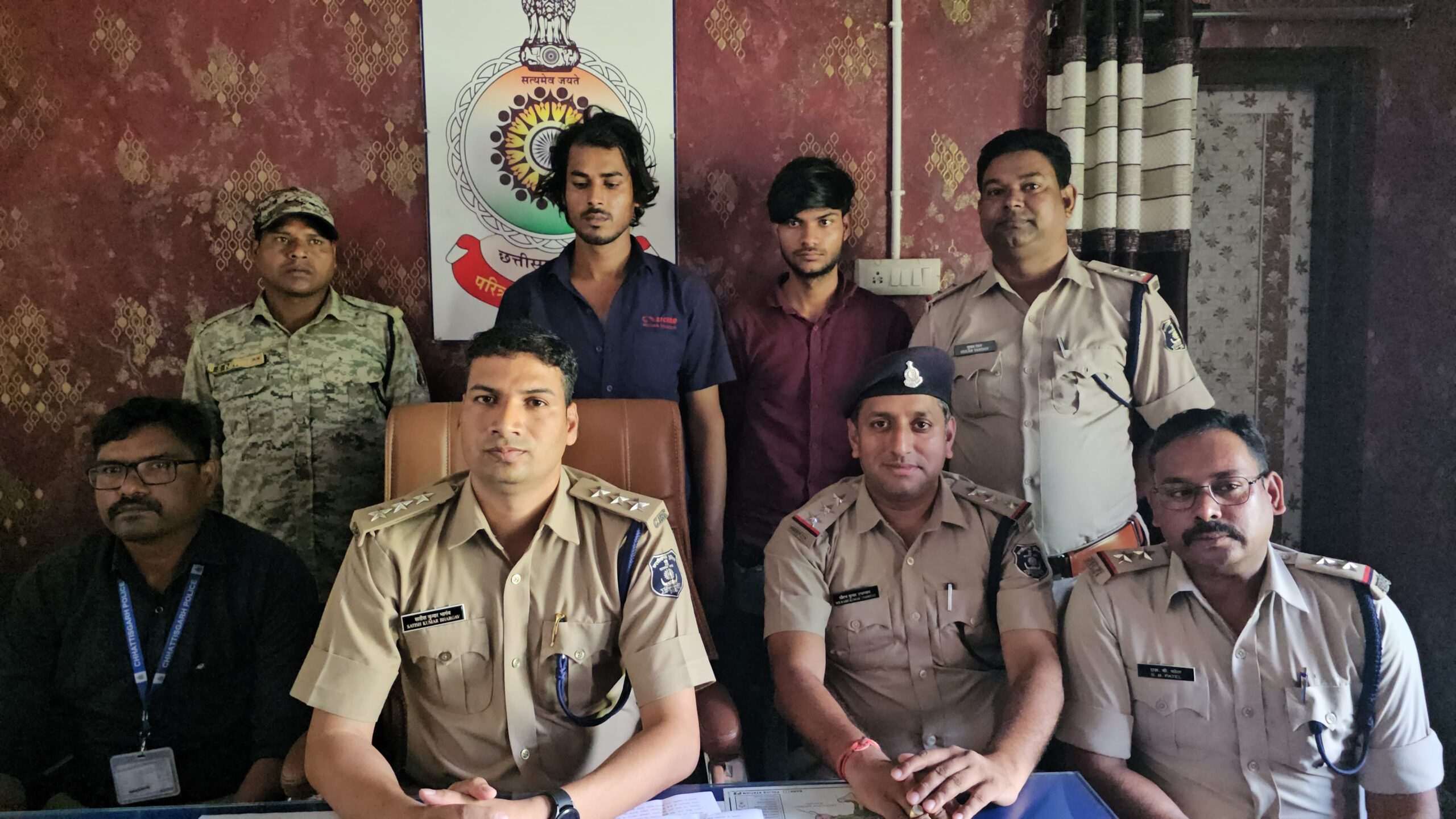 पुलिस अधीक्षक के नाम से फर्जी फेसबुक आई बनाकर पैसा मांग करने वाले दो आरोपी गिरफ्तार..