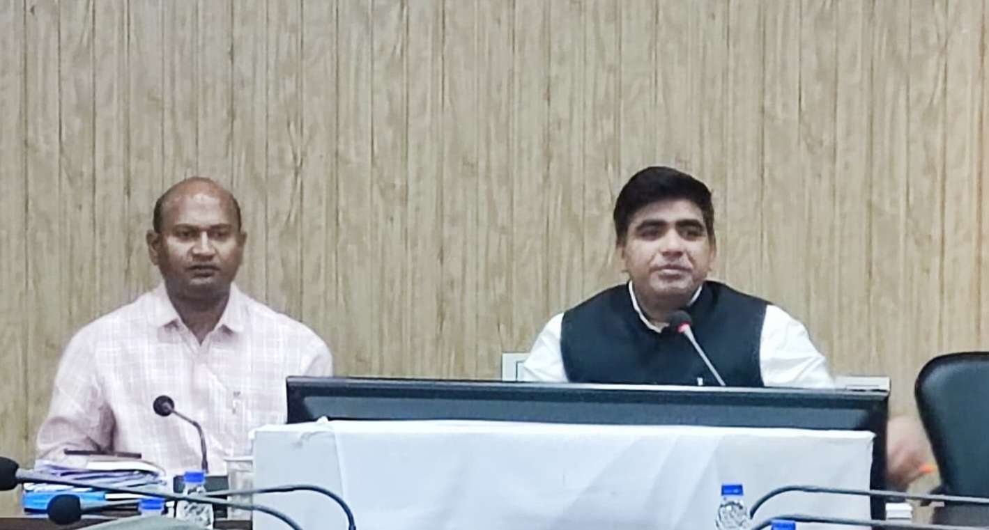 नगरपालिकाओं के आम निर्वाचन 2024 हेतु निर्वाचक नामावलियों का प्रारंभिक प्रकाशन...