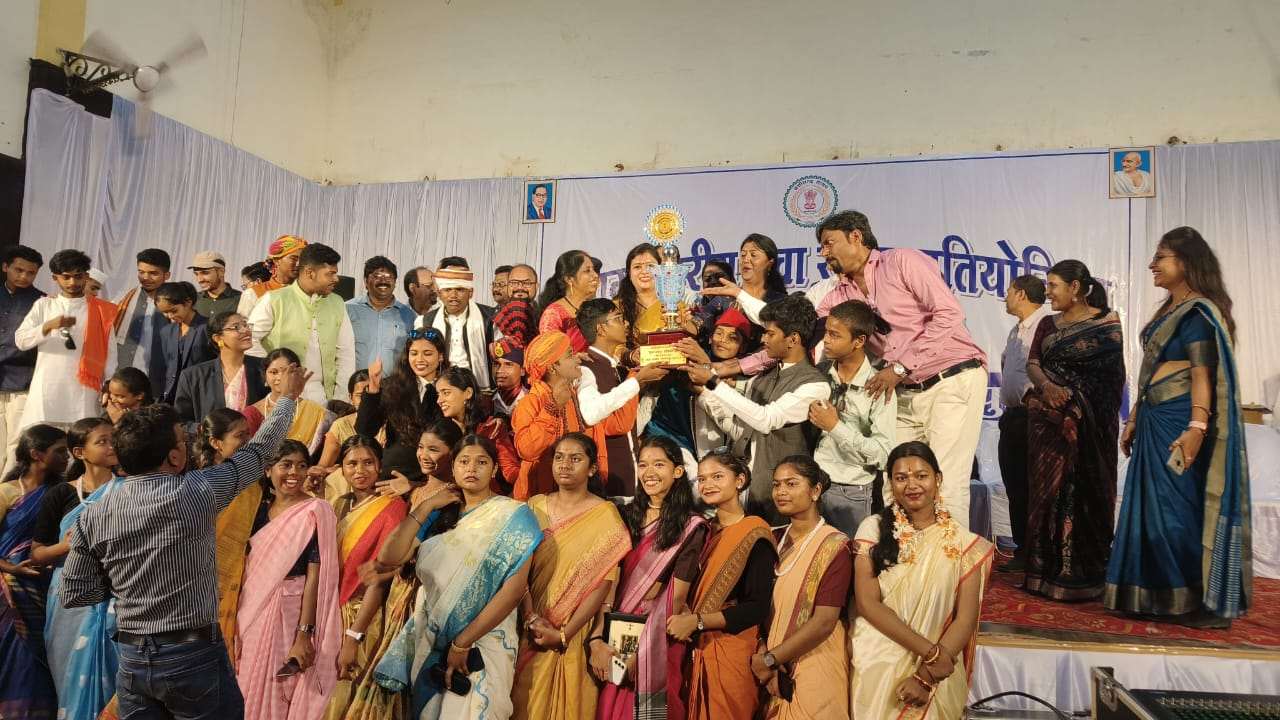 संभाग स्तरीय युवा संसद प्रतियोगिता : कोंडागांव जिले ने प्रथम स्थान प्राप्त कर बस्तर संभाग में लहराया अपना परचम