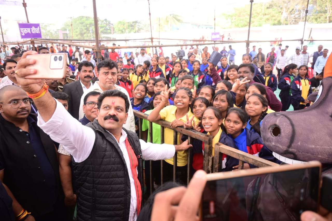 सुरक्षा के साथ सुविधाएं मुहैया कर रही सरकार, बस्तर के नौजवानों को अपने पैरों पर खड़े होने की जरूरत है-विजय शर्मा