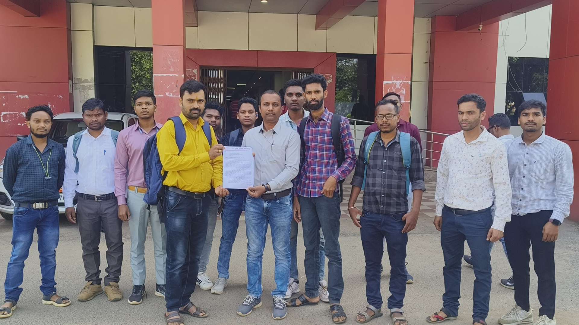 तीन दोनों तक आधार केंद्र रहेंगे बंद,आधार ऑपरेटर मांगों को लेकर करेंगे हड़ताल...