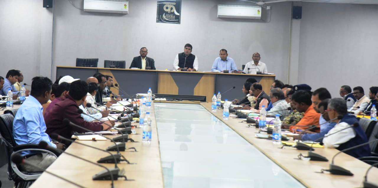 कलेक्टर ने समय-सीमा की बैठक...