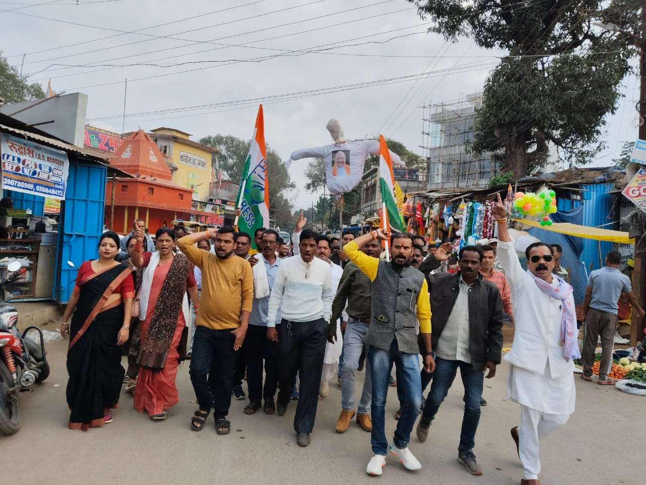 कांग्रेसियों ने गृह मंत्री अमित साह पुतला किया दहन...