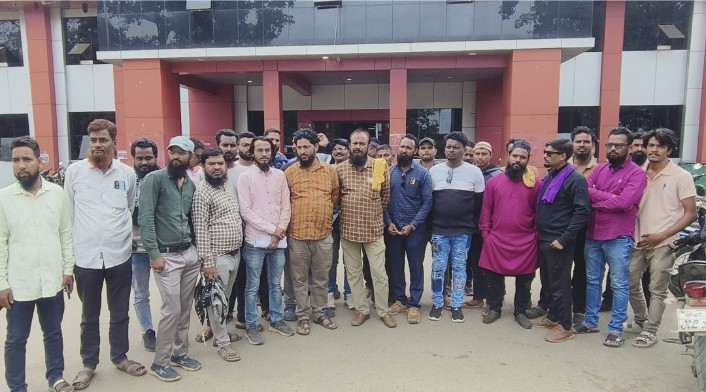 कार्रवाही की मांग को लेकर मुस्लिम समाज ने कलेक्टर को सौपा ज्ञापन...