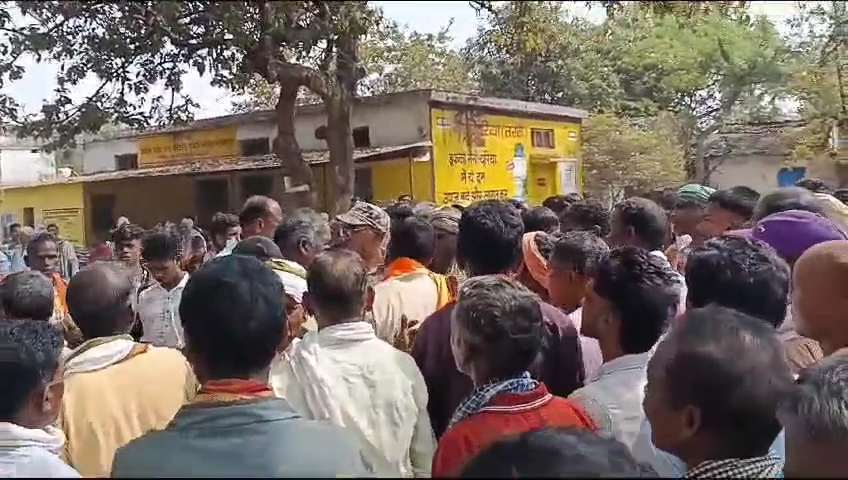 विश्रामपुरी में किसानों ने किया चक्का जाम...