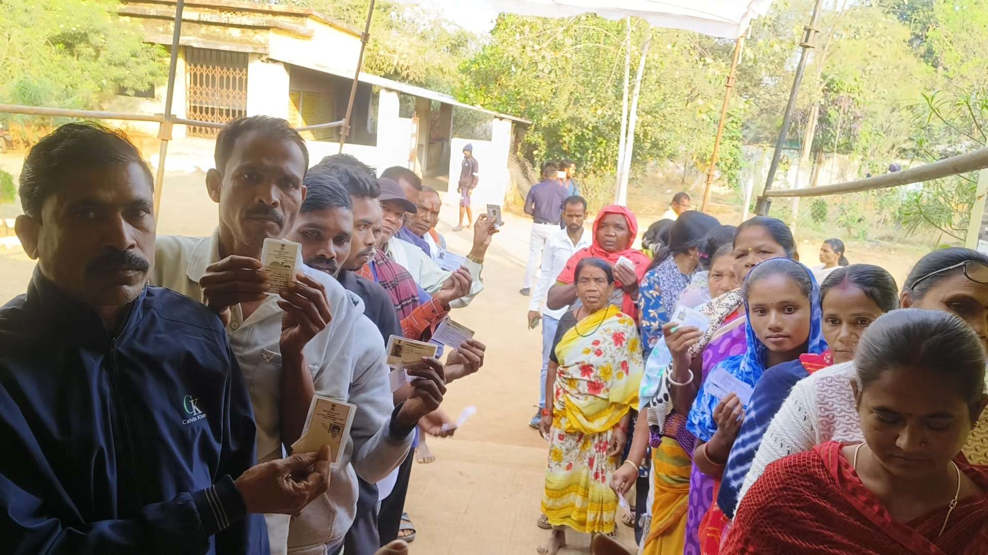 प्रतियाशियों का भाग्य EVM में बंद...