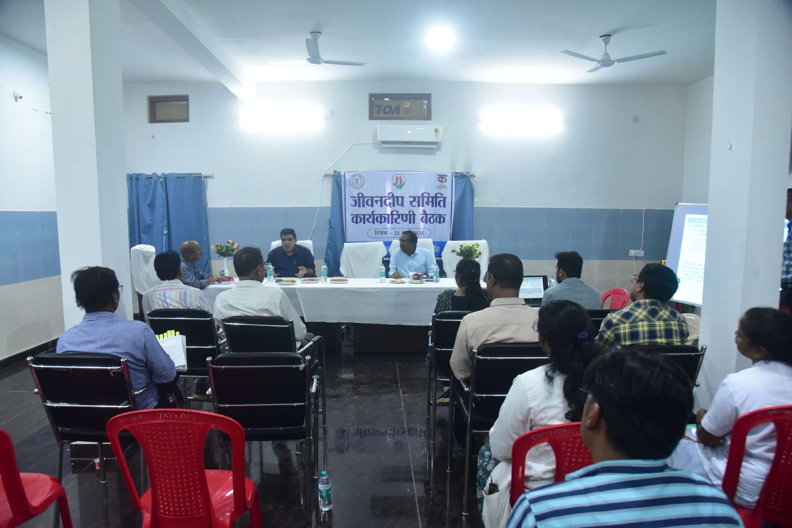 कलेक्टर दुदावत ने जिले में स्वास्थ्य सुविधाओं को दुरुस्त रखने के दिए निर्देश...