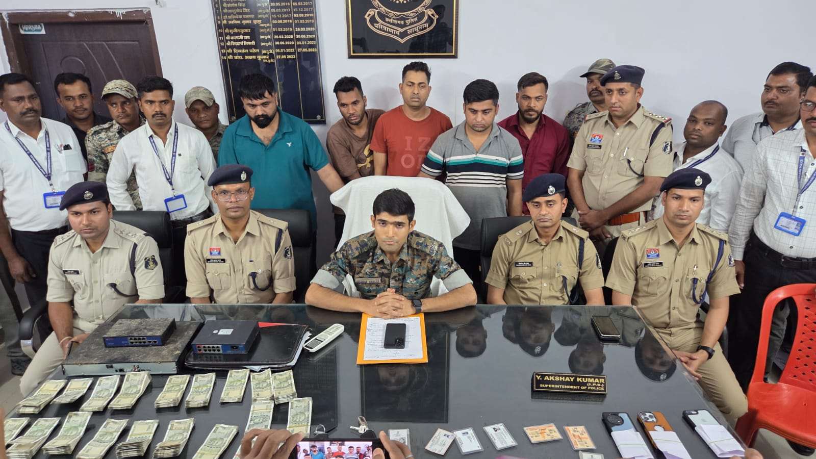 पांच फर्जी इनकम टैक्स  अधिकारी पुलिस की गिरफ्त में...