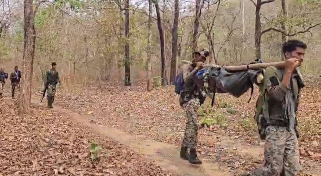 मुठभेड़ में 16 नक्सलियों के शव बरामद, दो जवान घायल...