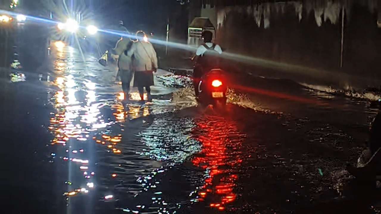 अंधी ओर बारिश ने मचाया कोहराम,कही गिरे पेड़ तो कही छाया अंधेरा...