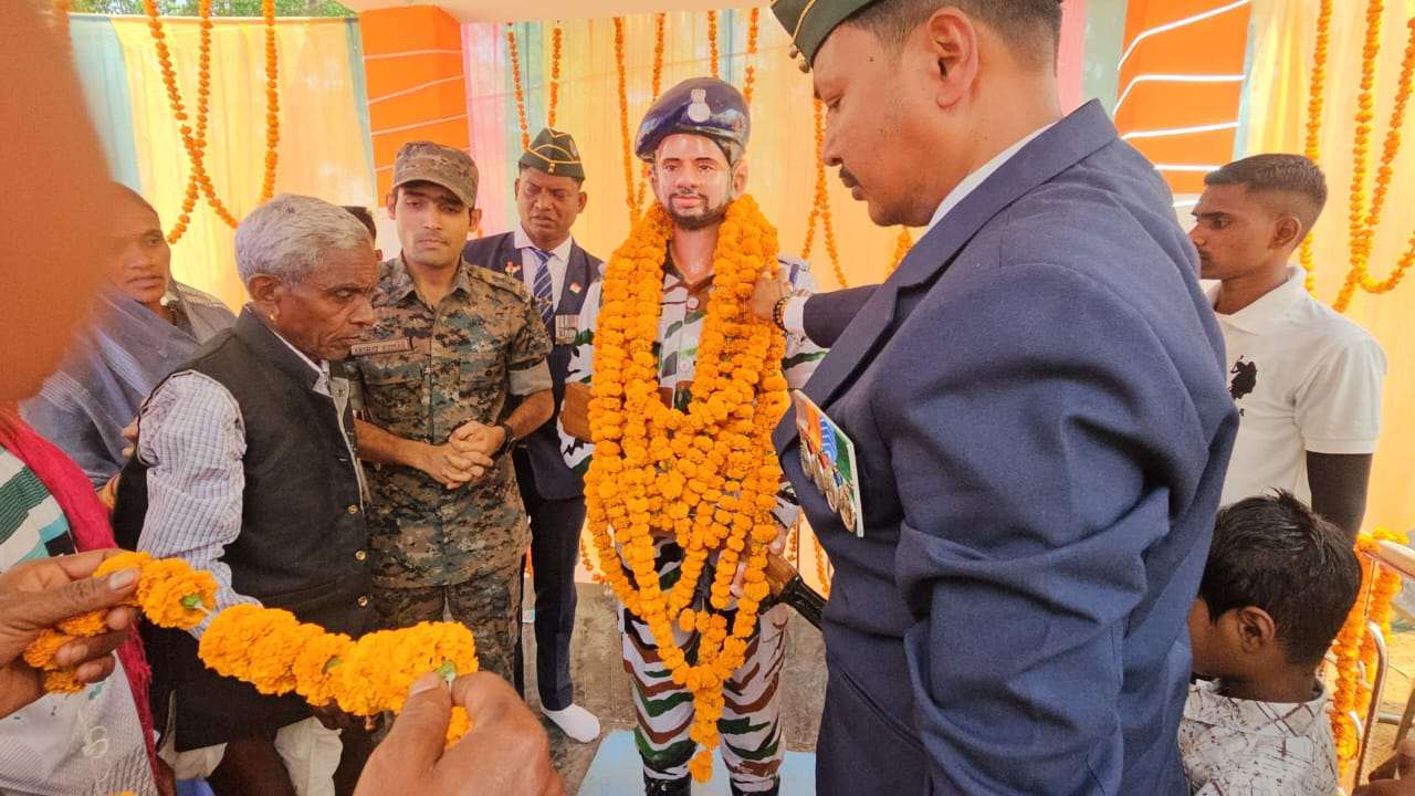 शहीद आरक्षक रामदास कोर्राम की प्रतिमा का अनावरण...