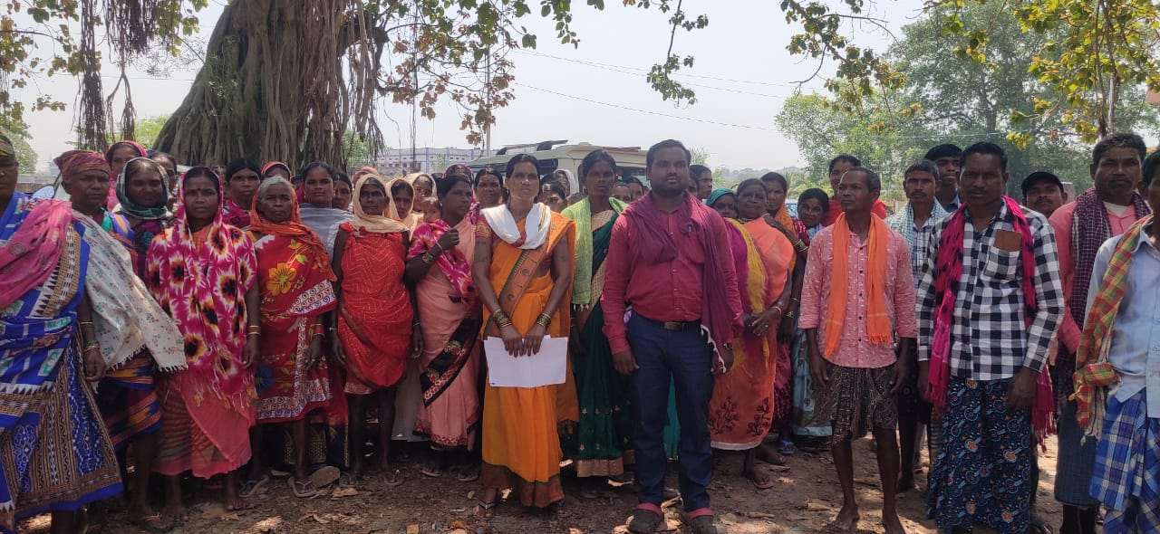 दो किलोमीटर से दूर से पानी लाने को मजबूर जोबा के ग्रामीण...