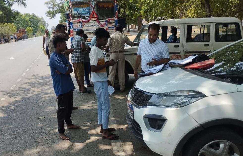 नेशनल हाईवे-30 पर परिवहन विभाग का शिकंजा, बिना फिटनेस और ओवरलोड वाहनों पर बड़ी कार्रवाई...