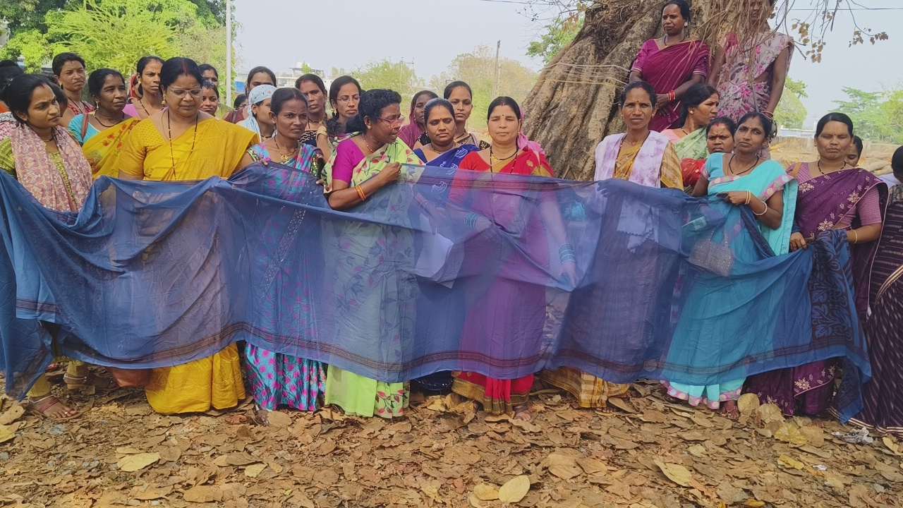 आंगनबाड़ी कार्यकर्ता सहायिका यूनिफॉर्म (साड़ी) पहनने से क्यू कर रही माना...