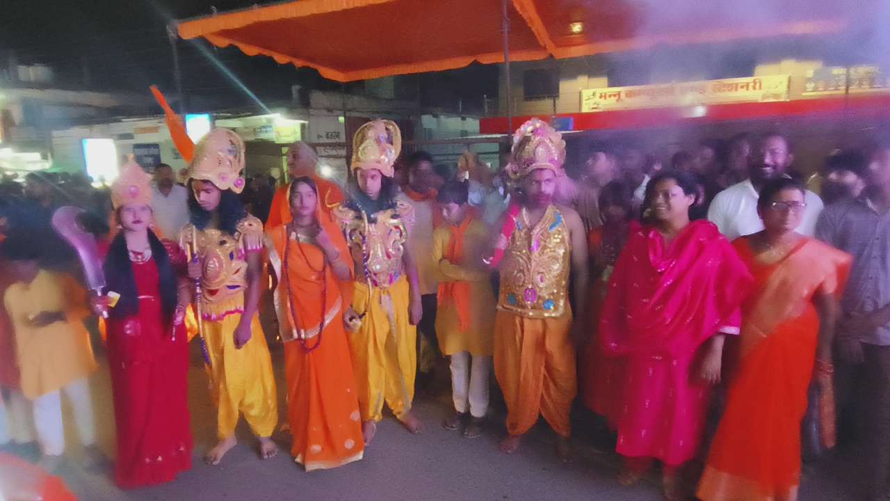 रामनवमी के अवसर पर निकली भव्य शोभा यात्रा...