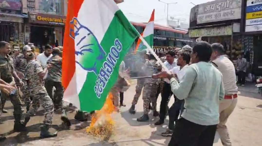 कांग्रेसियों ने किया मुख्यमंत्री का पुतला दहन,दुर्ग जिले में मासूम के साथ अनाचार हत्या के विरोध में....