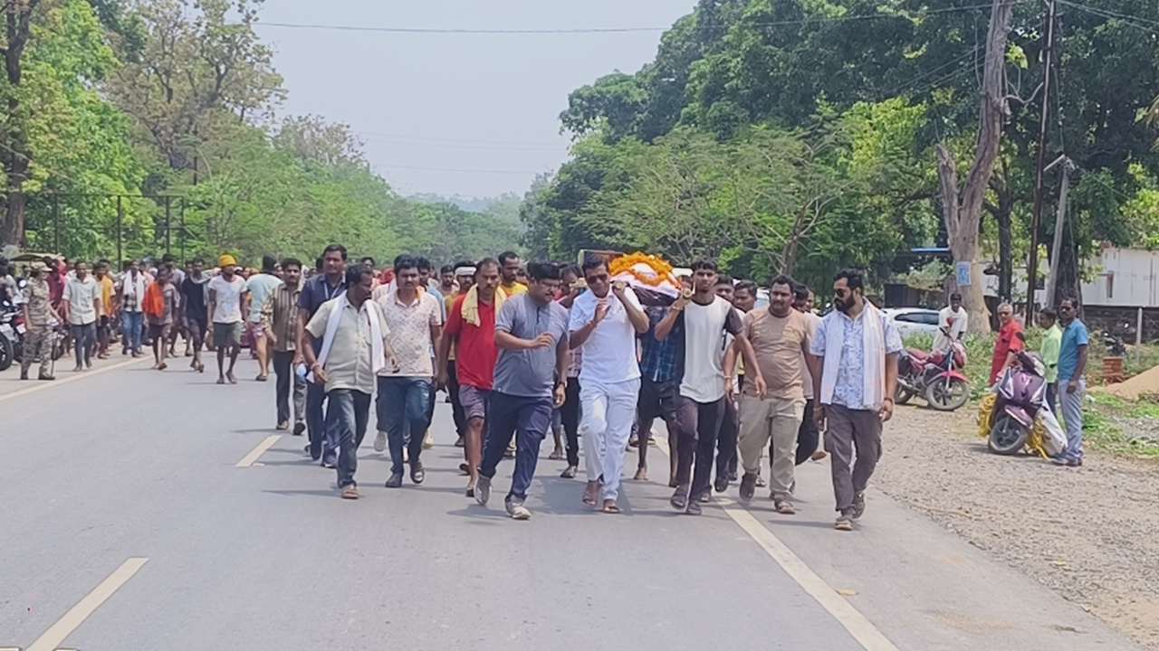 कांग्रेस नेता की निकली शव यात्रा...