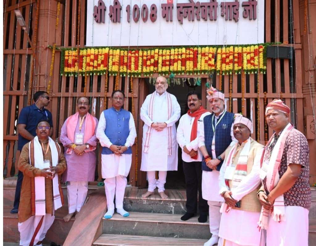 केन्द्रीय गृह मंत्री अमित शाह ने मुख्यमंत्री विष्णुदेव साय के साथ मां दंतेश्वरी की पूजा-अर्चना...