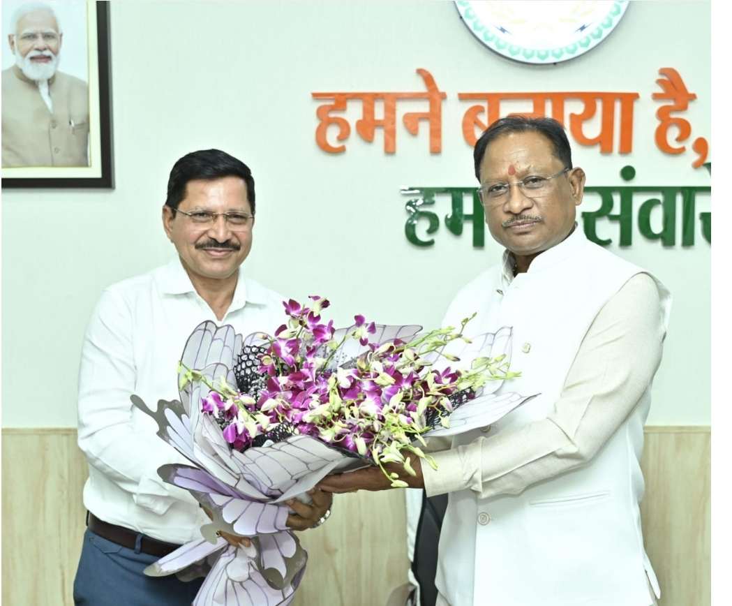 मुख्यमंत्री विष्णु देव साय से एसईसीएल के नवनियुक्त सीएमडी हरीश दुहन ने की सौजन्य भेंट..