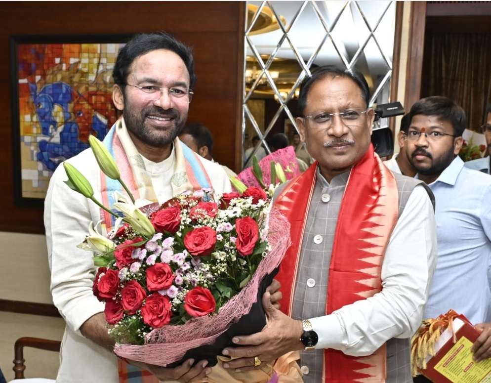 मुख्यमंत्री विष्णु देव साय ने छत्तीसगढ़ के प्रवास पर आए केंद्रीय कोयला एवं खान मंत्री जी. किशन रेड्डी से सौजन्य मुलाकात की