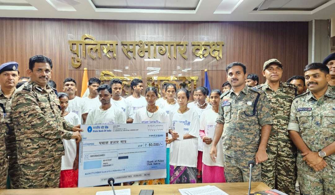 22 नक्सलियों ने छोड़ा हिंसा का रास्ता, सुकमा में किया आत्मसमर्पण,