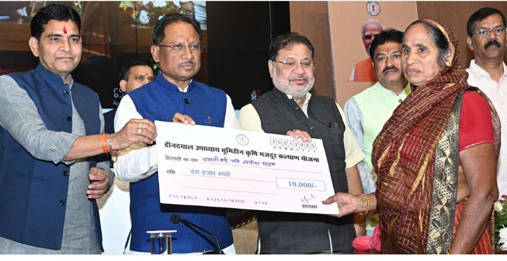 सुरक्षा और रोजगार की गारंटी के साथ बढ़ा महिला श्रमिकों का सम्मान...