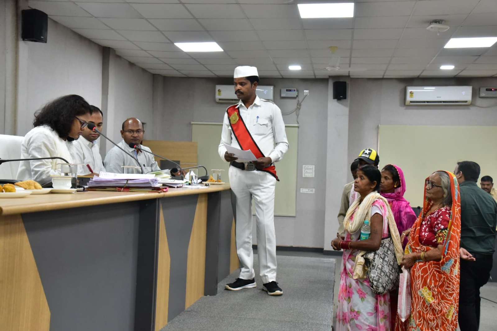 जनदर्शन में कलेक्टर ने सुनी आम नागरिकों की समस्याएं...