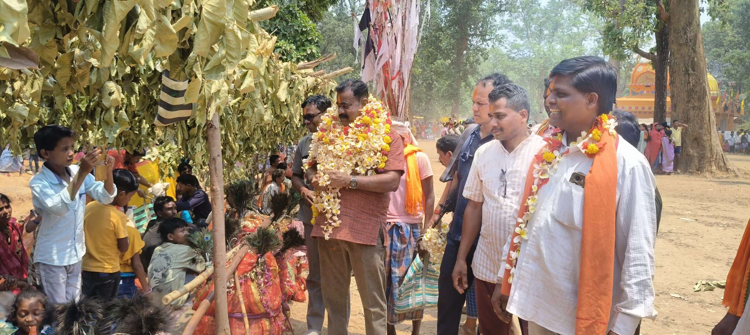 कोनगुढ़ के देव जात्रा में शामिल हुए केशकाल विधायक नीलकंठ टेकाम..