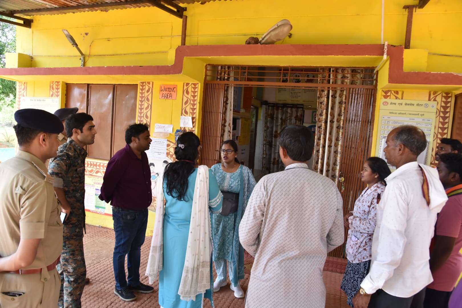 कलेक्टर ने जिले के दूरस्थ गांव भोंगापाल में स्वास्थ्य केंद्र का किया निरीक्षण...