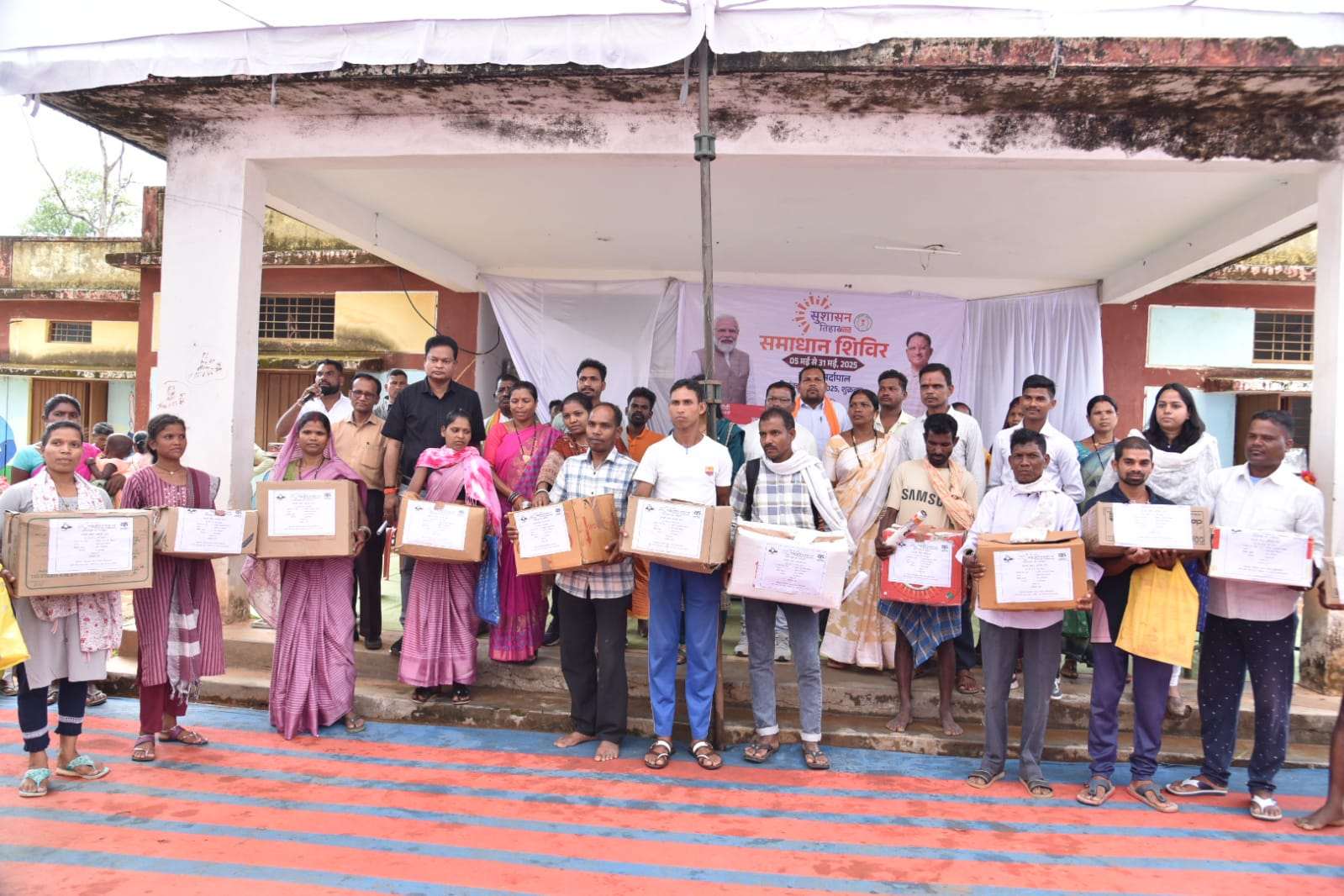 मर्दापाल समाधान शिविर में सुदूर गांवों के ग्रामीणों तक पहुंचा योजनाओं का लाभ..
