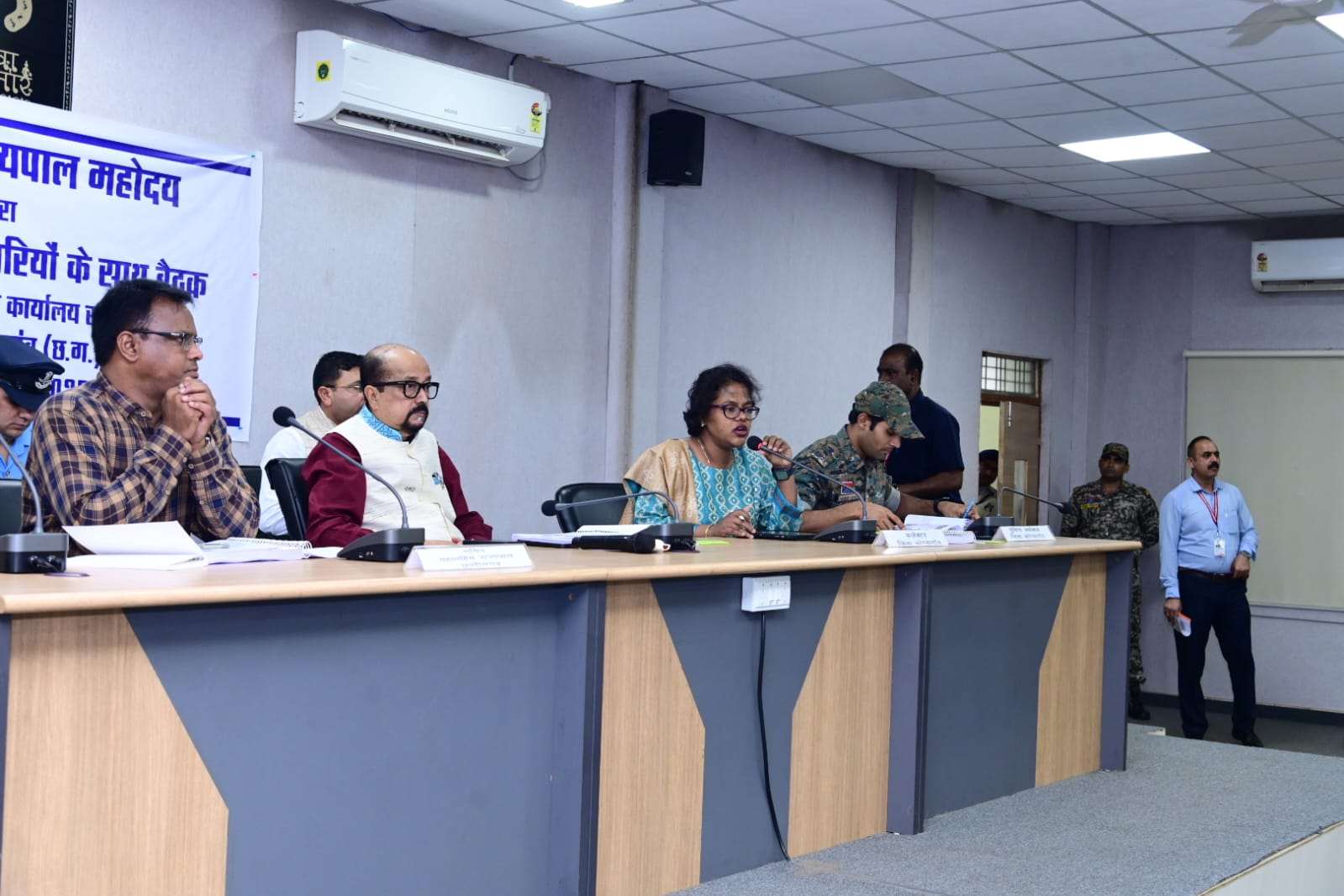 कोण्डागांव में पहली बार पहुंचे राज्यपाल रमेन डेका, योजनाओं के प्रभावी क्रियान्वयन के लिए अधिकारियों को दिए निर्देश