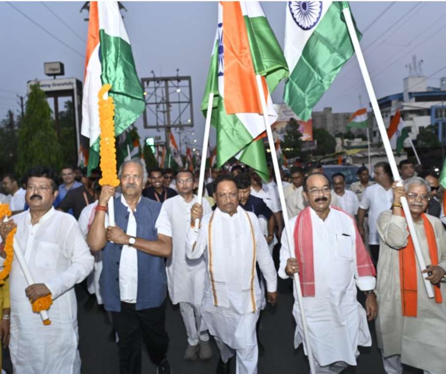 मुख्यमंत्री विष्णु देव साय ने तिरंगा यात्रा में लिया भाग, राष्ट्रीय एकता और सेना के शौर्य का किया सम्मान...