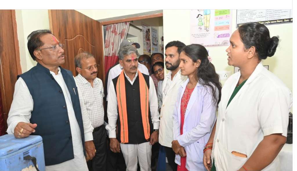 संस्थागत प्रसव को प्रोत्साहित करने के दिए निर्देश, मरीजों से मिलकर स्वास्थ्य सेवाओं की गुणवत्ता का लिया जायजा..