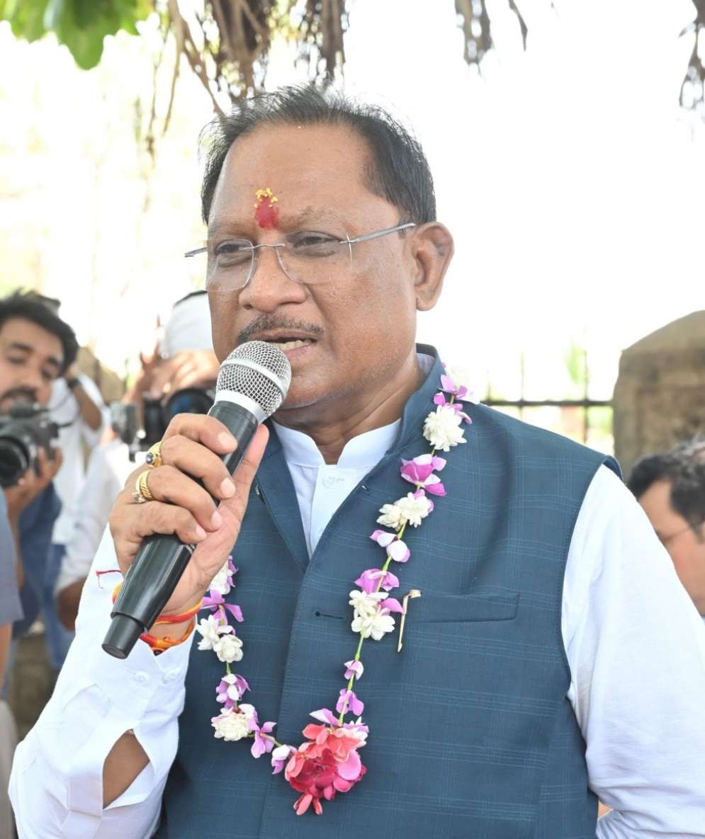 मुख्यमंत्री विष्णुदेव साय का सहसपुर दौरा-बरगद की छांव में जनता से सीधा संवाद...
