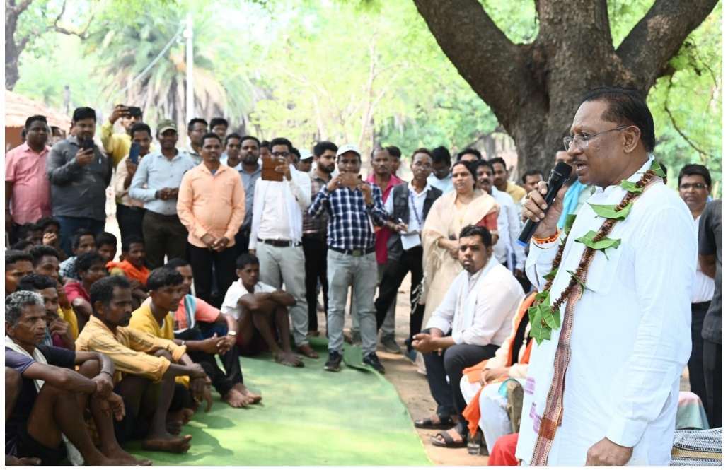 छत्तीसगढ़ के अंतिम छोर तक पहुंचा विकास: मुख्यमंत्री विष्णु देव साय पहुंचे दंतेवाड़ा के सुदूर ग्राम मुलेर..